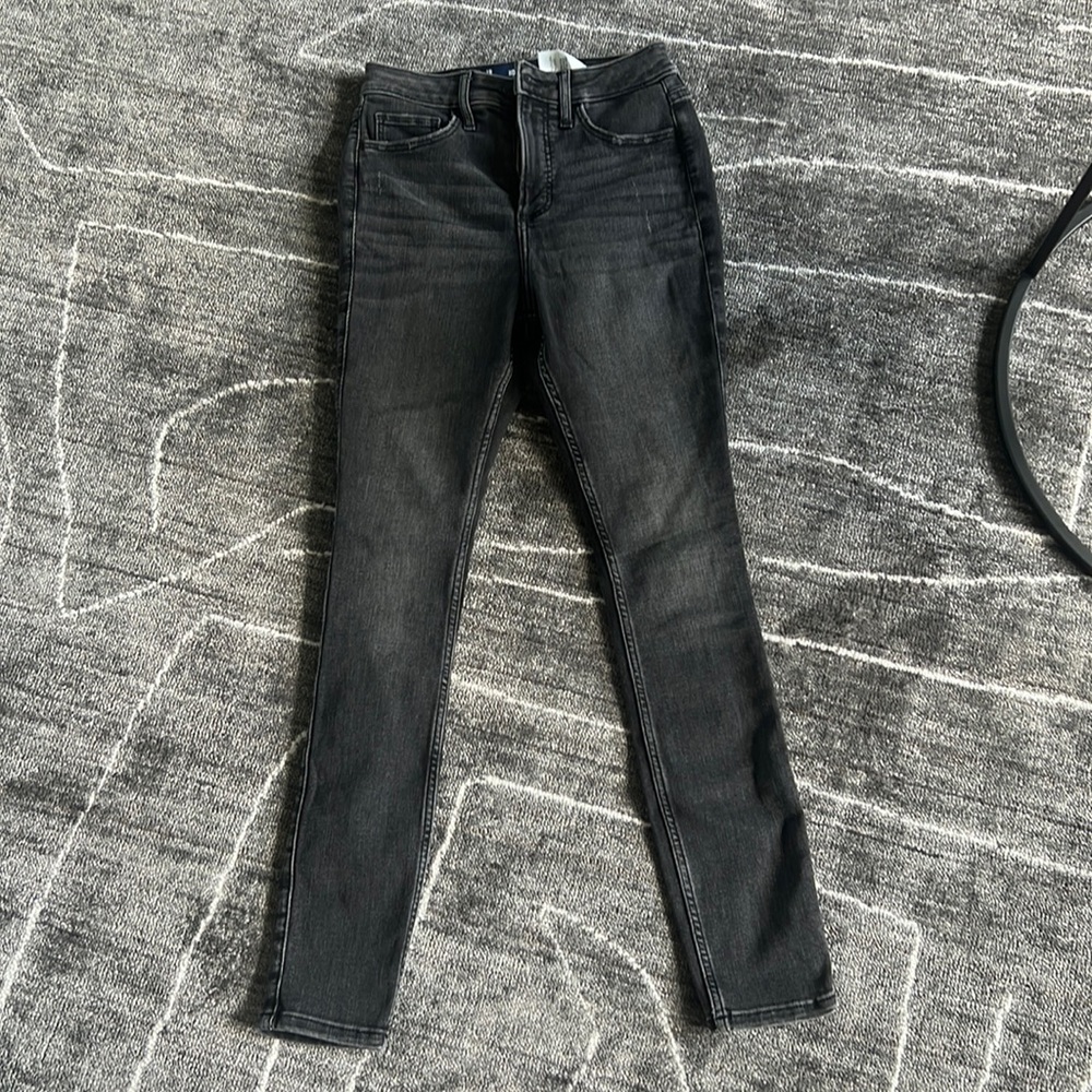 Hollister Curvy High-Rise Super Skinny Jeans